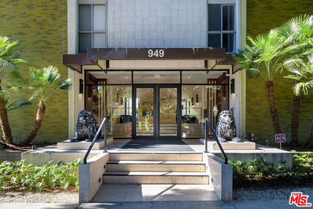 949 N Kings Road 314