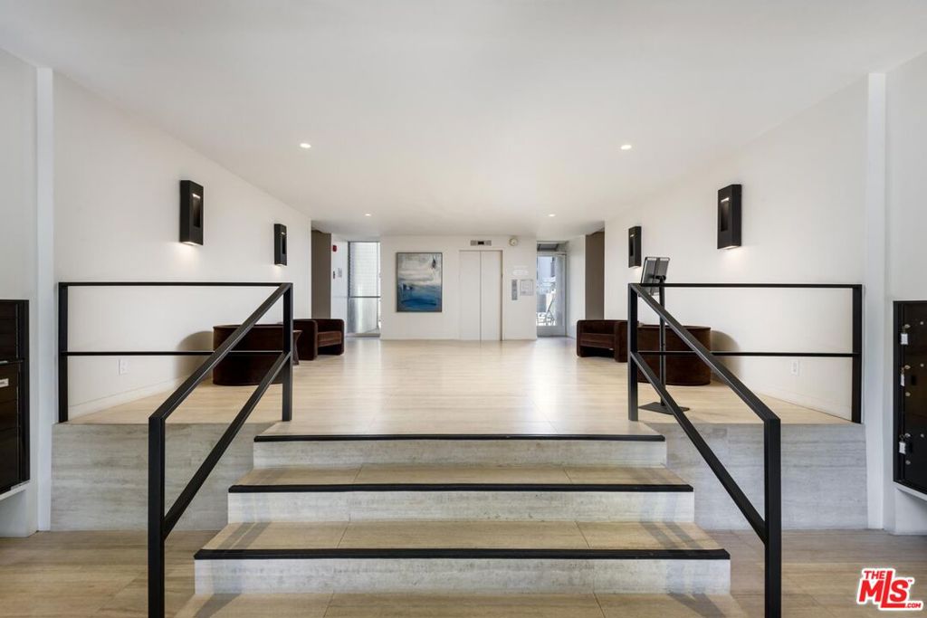 949 N Kings Road 314