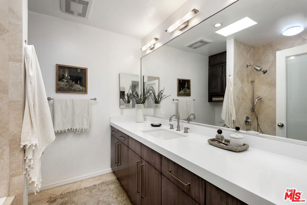 949 N Kings Road 314