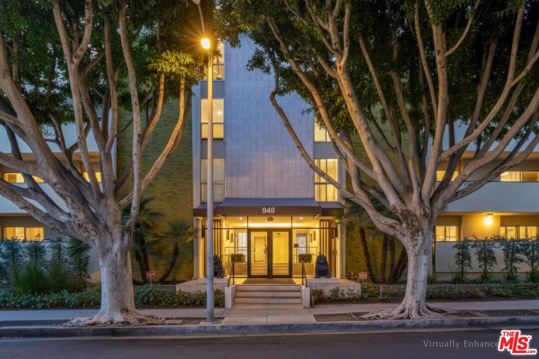 949 N Kings Rd Unit: 314