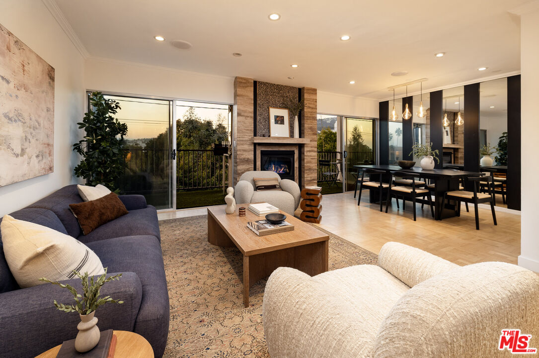 949 N Kings Rd Unit: 314