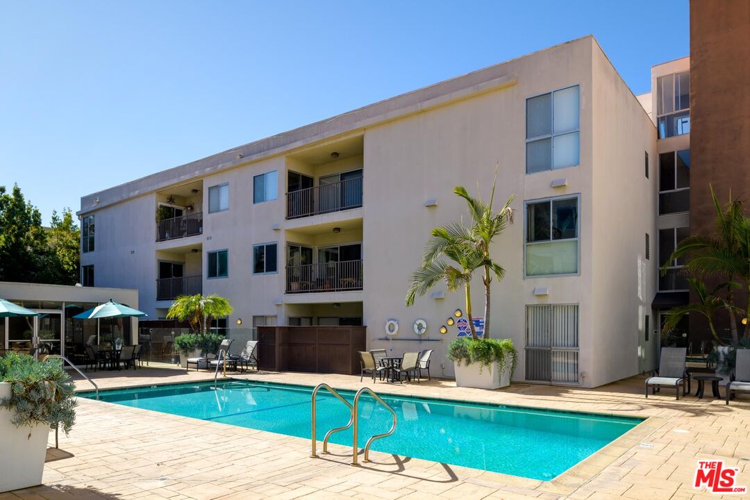 949 N Kings Rd Unit: 314