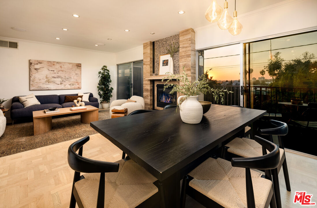 949 N Kings Rd Unit: 314