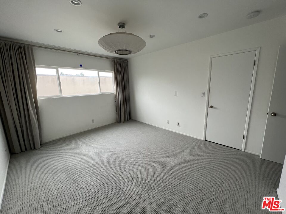 949 N Kings Rd Unit: 314