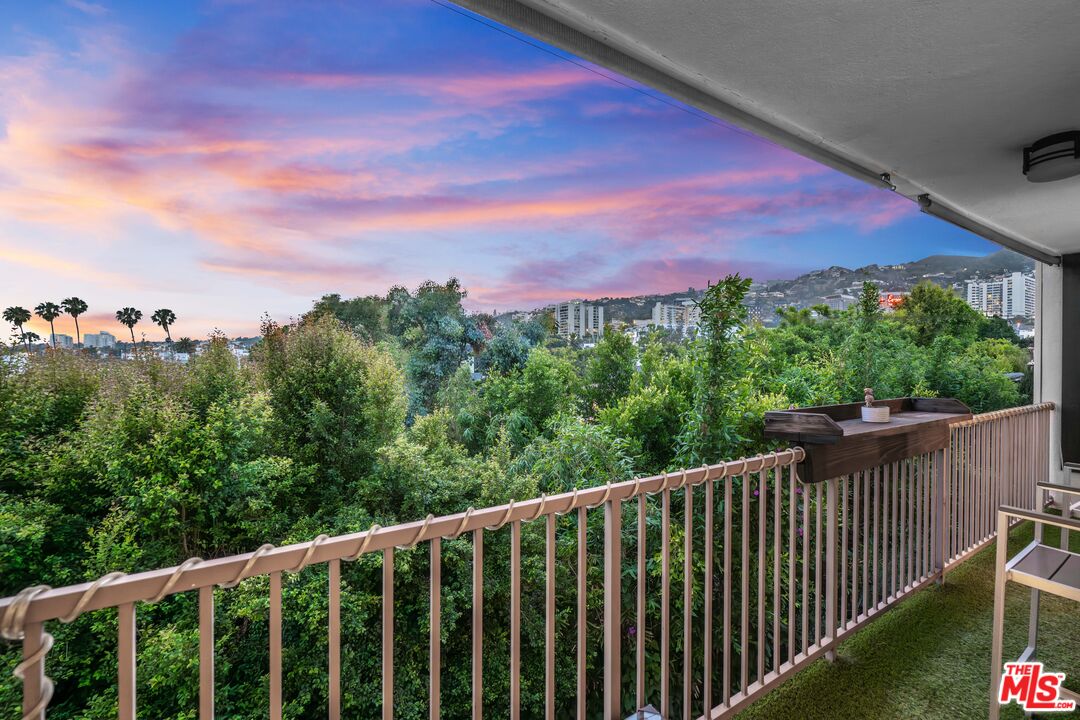 949 N Kings Rd Unit: 314