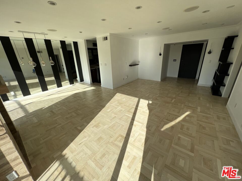 949 N Kings Road 314