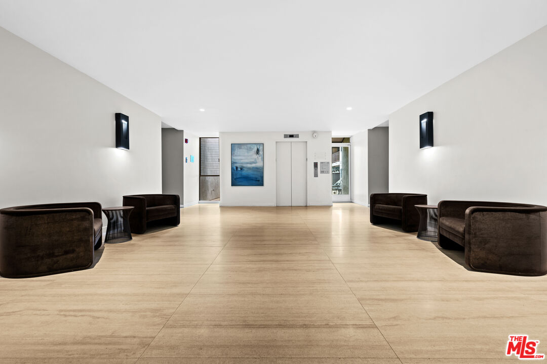 949 N Kings Rd Unit: 314