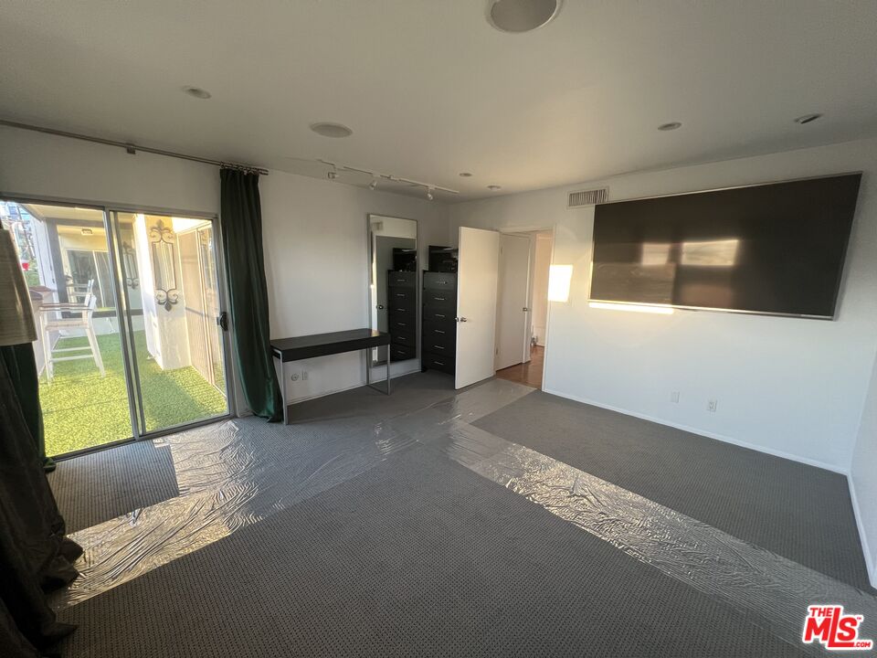 949 N Kings Rd Unit: 314