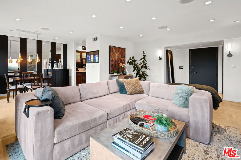 949 N Kings Road 314