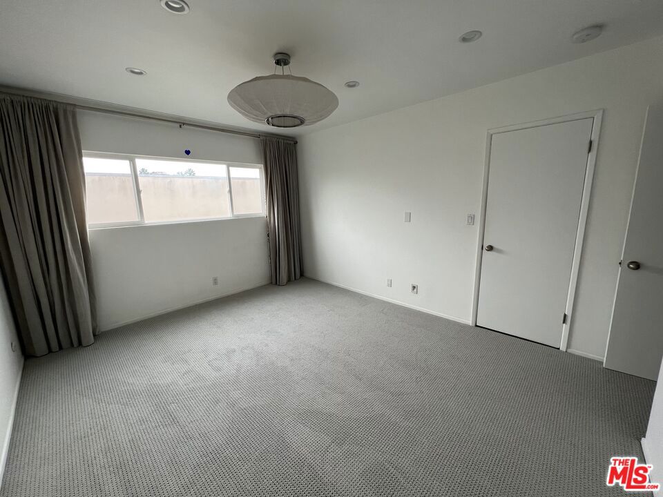 949 N Kings Road 314