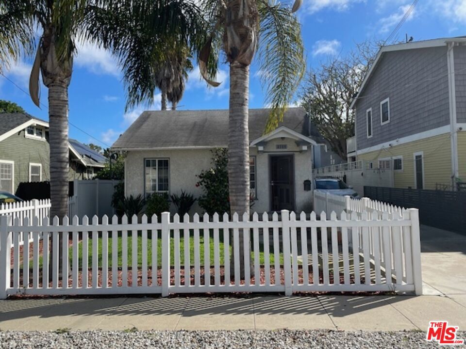 1032 Nowita Place