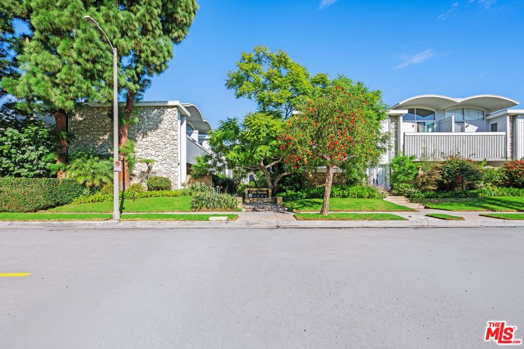 4800 La Villa Marina Unit F