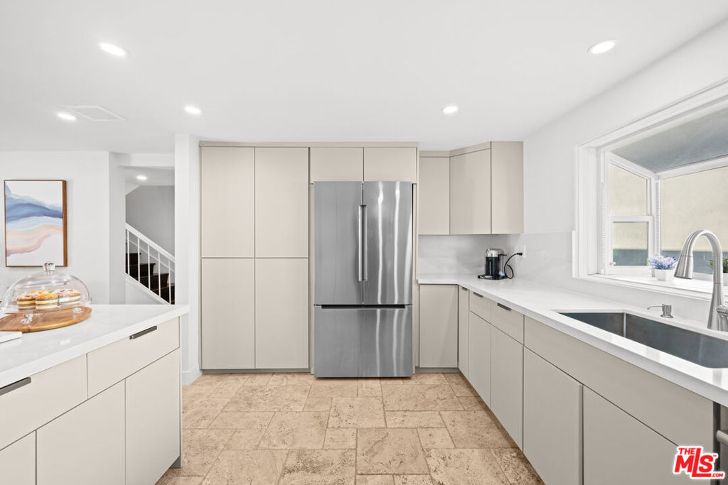 4800 La Villa Marina Unit F