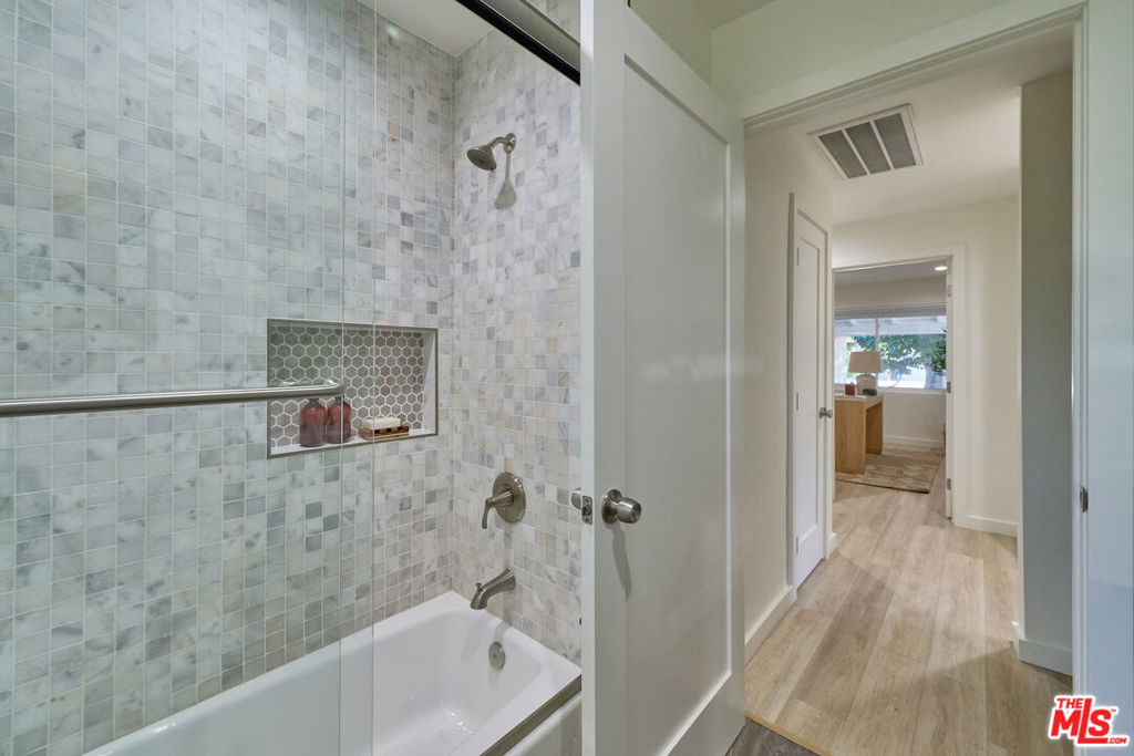 4211 W Woodland Avenue