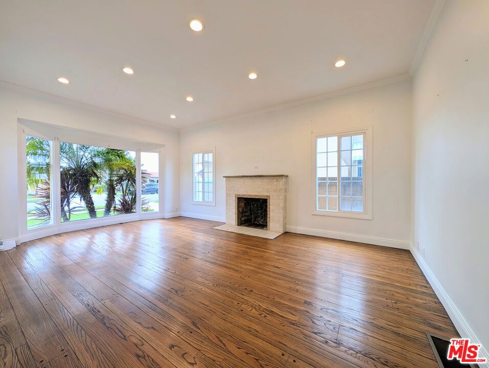 2905 W 83rd Street