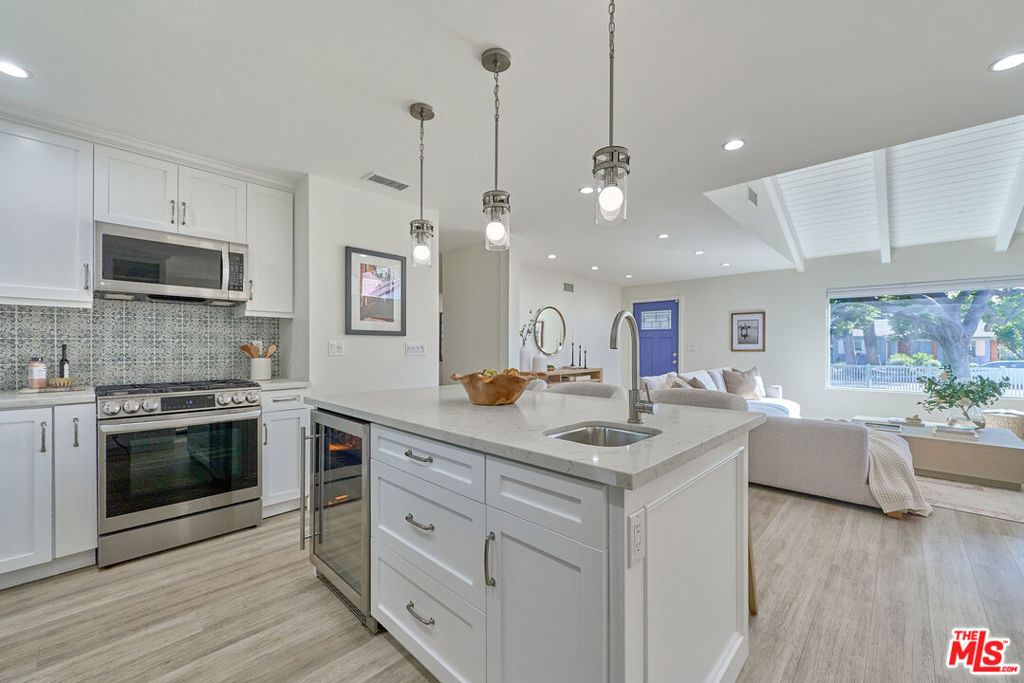 4211 W Woodland Avenue