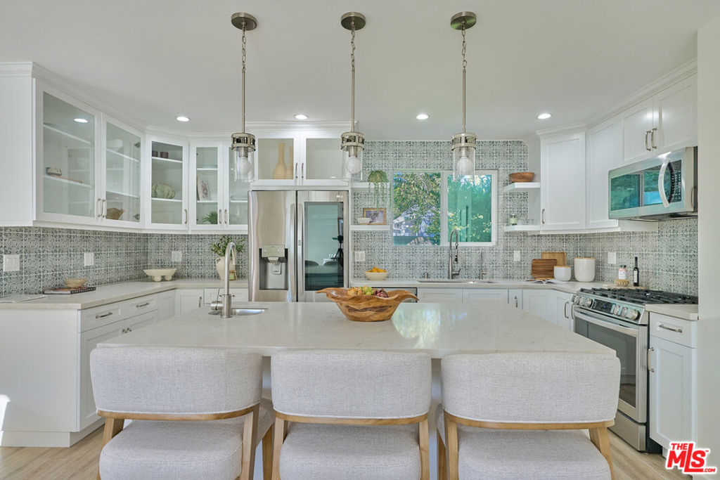 4211 W Woodland Avenue