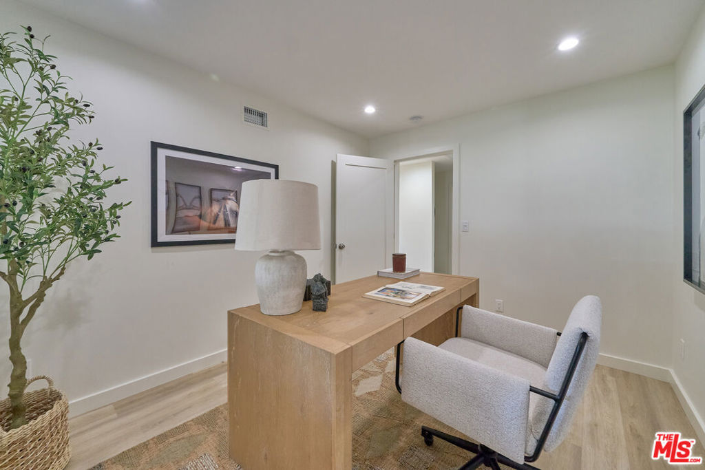 4211 W Woodland Avenue