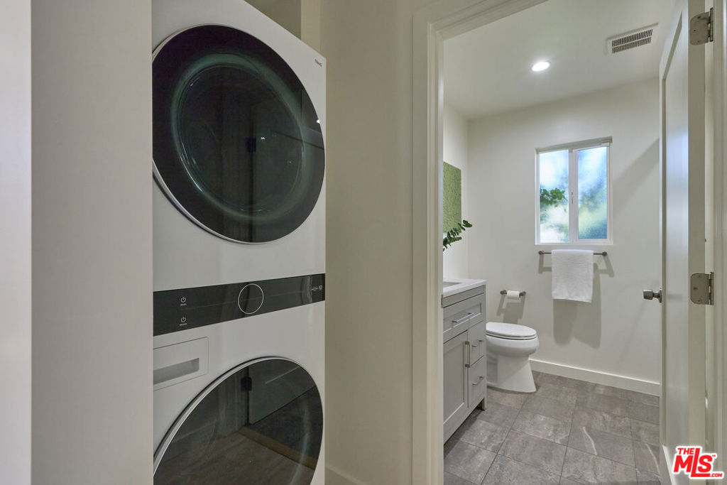 4211 W Woodland Avenue