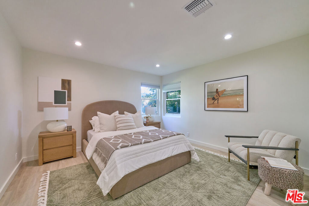 4211 W Woodland Avenue