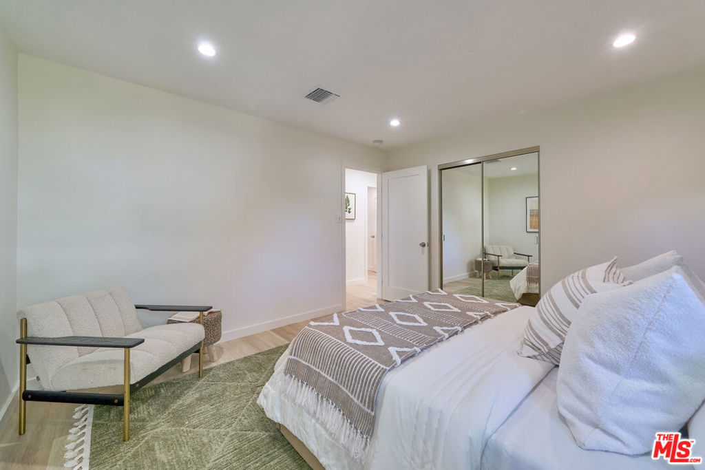 4211 W Woodland Avenue