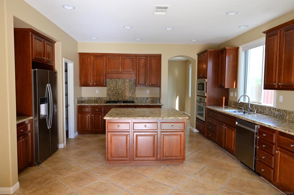 1167 Vista Pointe Blvd