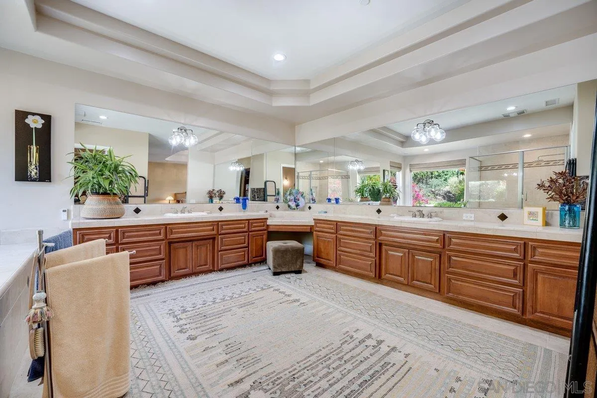 2860 Via Rancheros Way