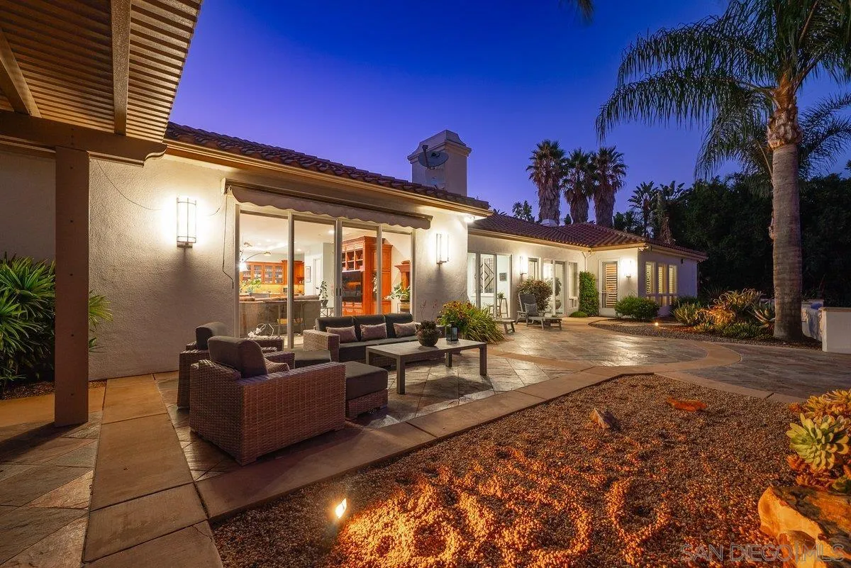 2860 Via Rancheros Way