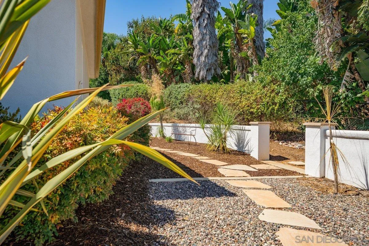 2860 Via Rancheros Way