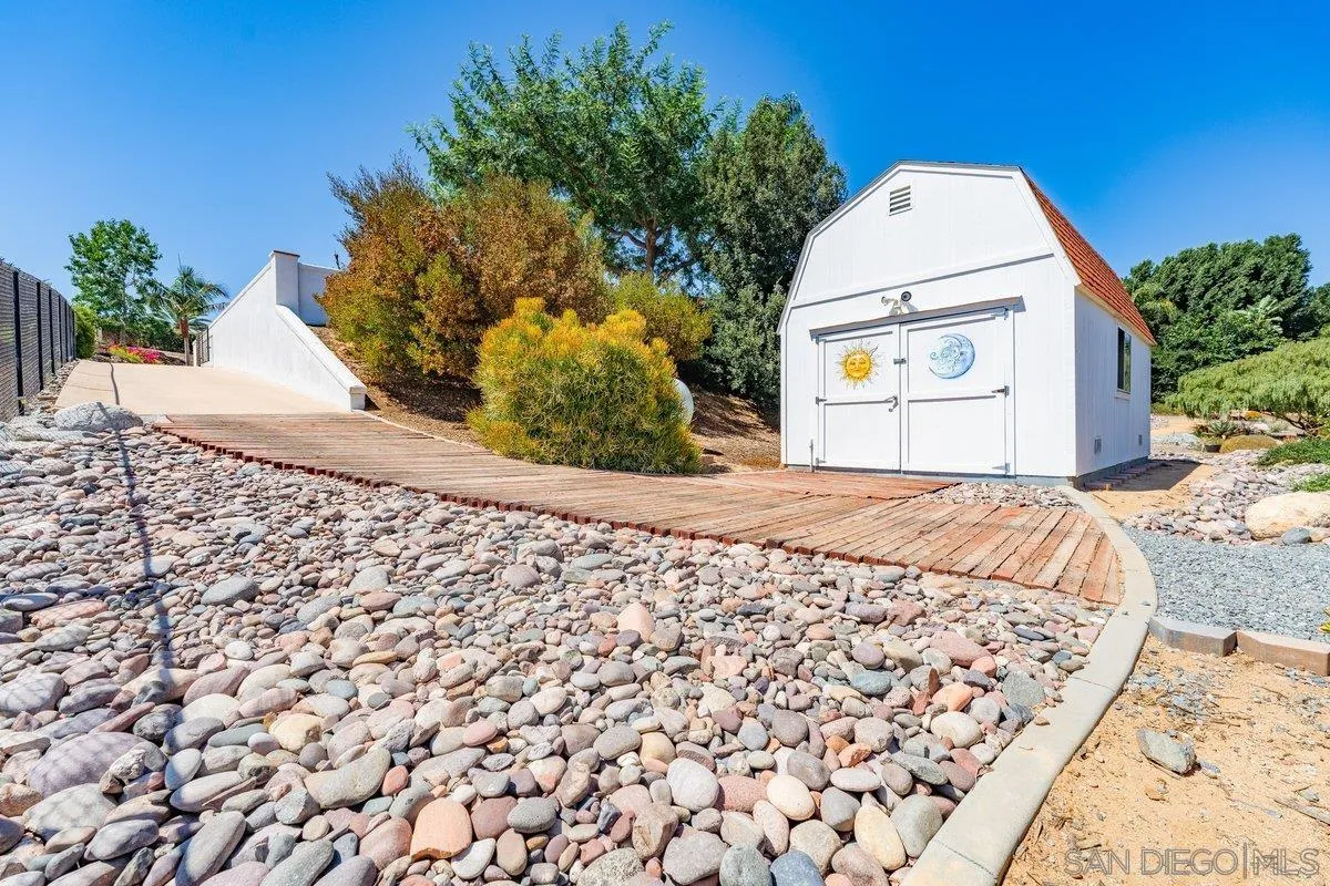 2860 Via Rancheros Way