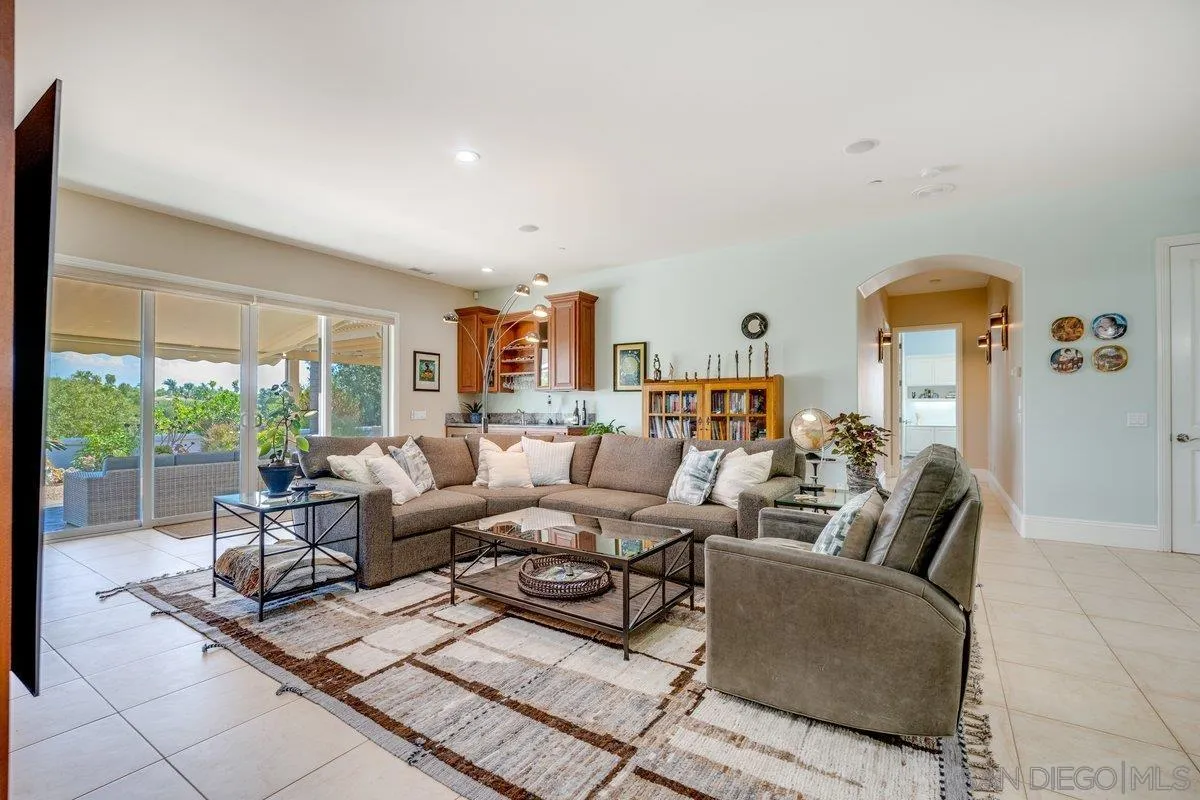 2860 Via Rancheros Way