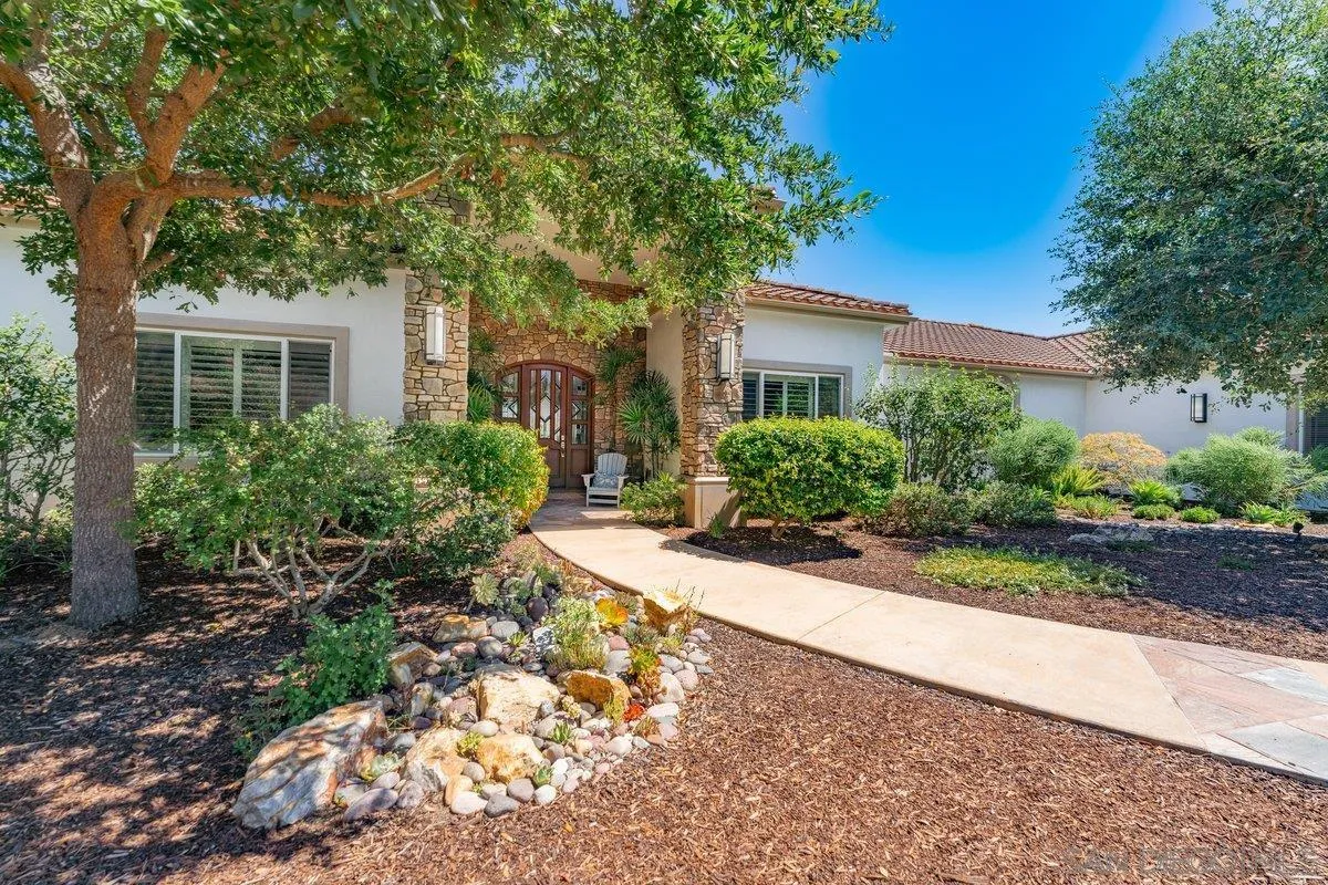 2860 Via Rancheros Way