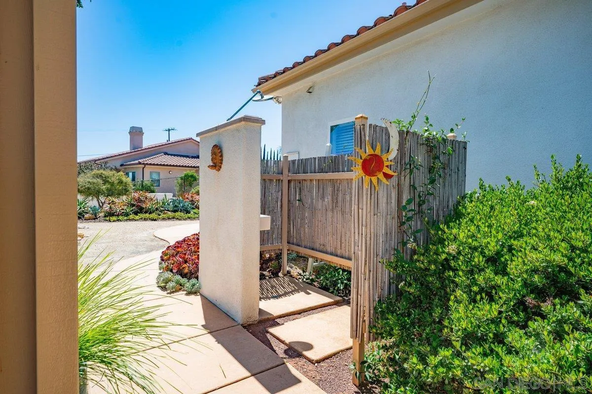 2860 Via Rancheros Way