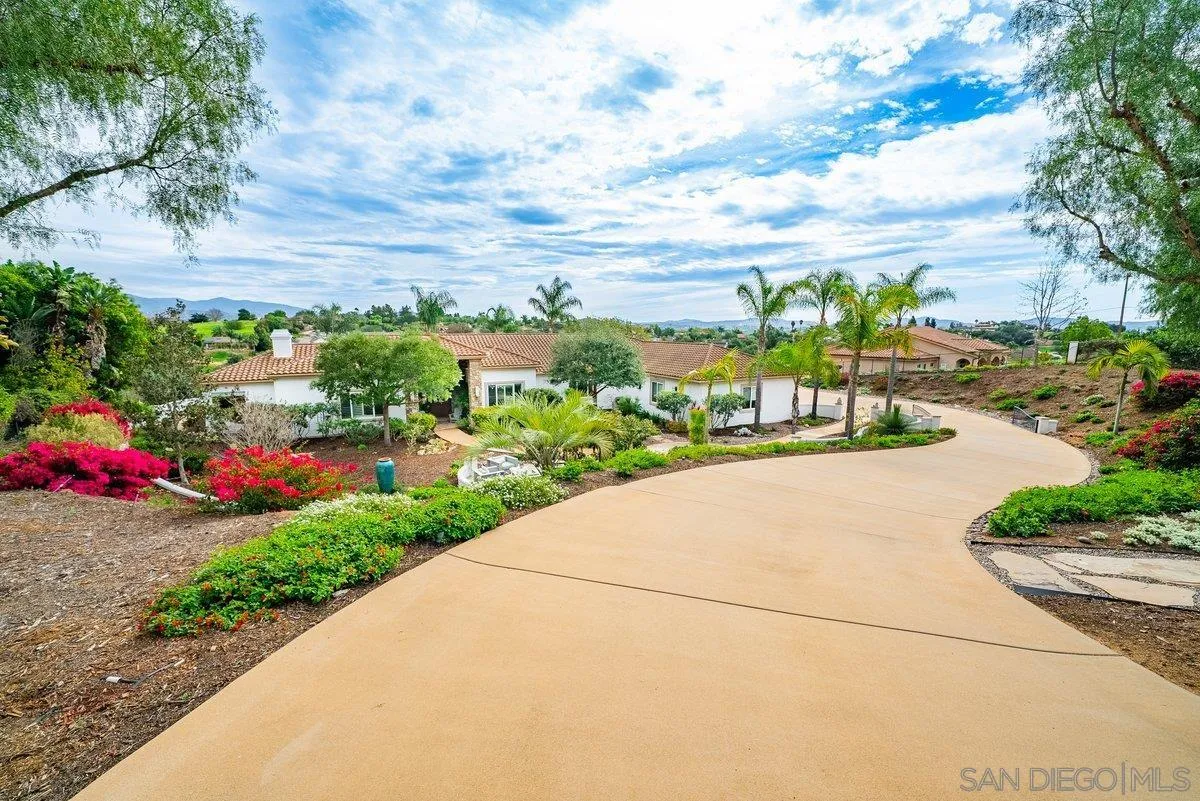 2860 Via Rancheros Way