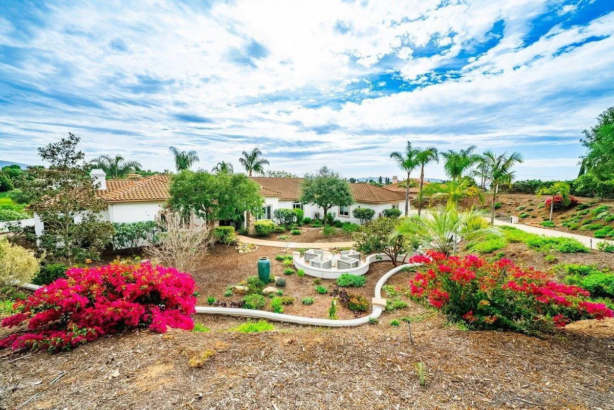 2860 Via Rancheros Way