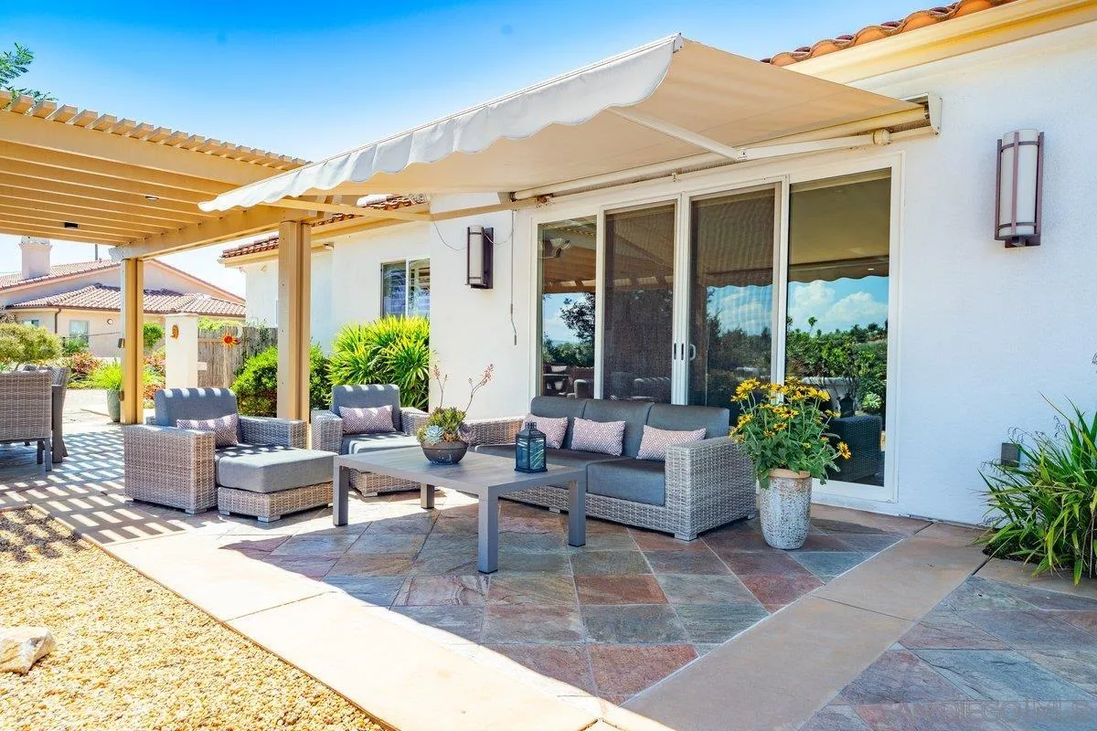 2860 Via Rancheros Way