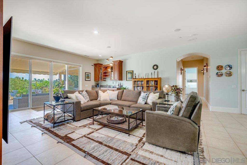 2860 Via Rancheros Way