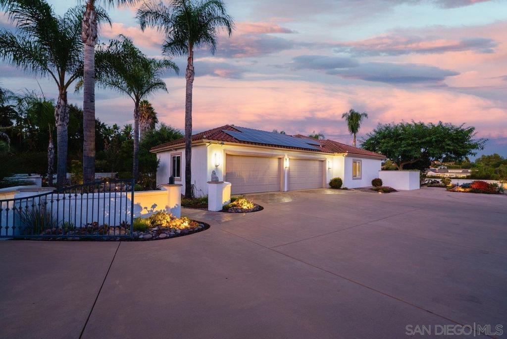 2860 Via Rancheros Way