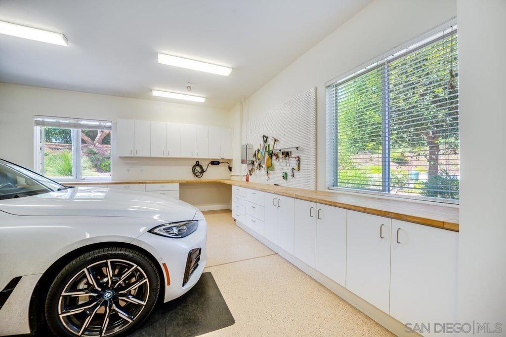 2860 Via Rancheros Way