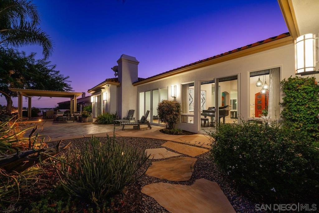 2860 Via Rancheros Way