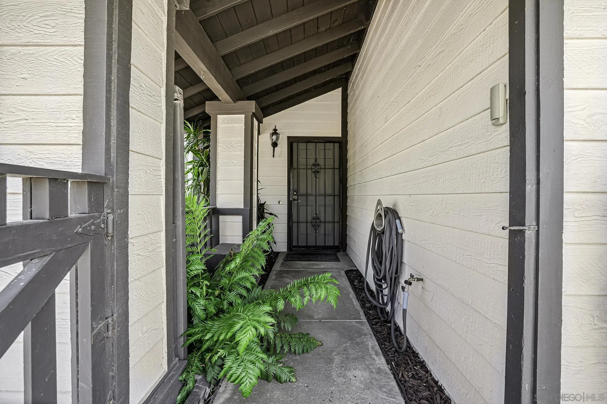 5241 Alamosa Park Dr