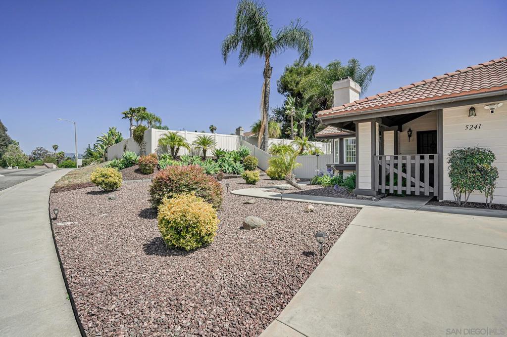 5241 Alamosa Park Dr