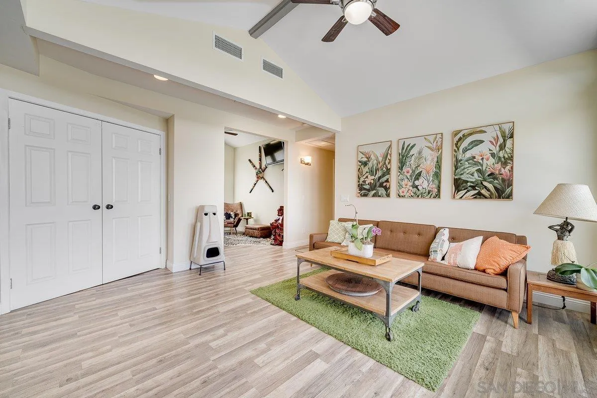 460 Rancho Camino