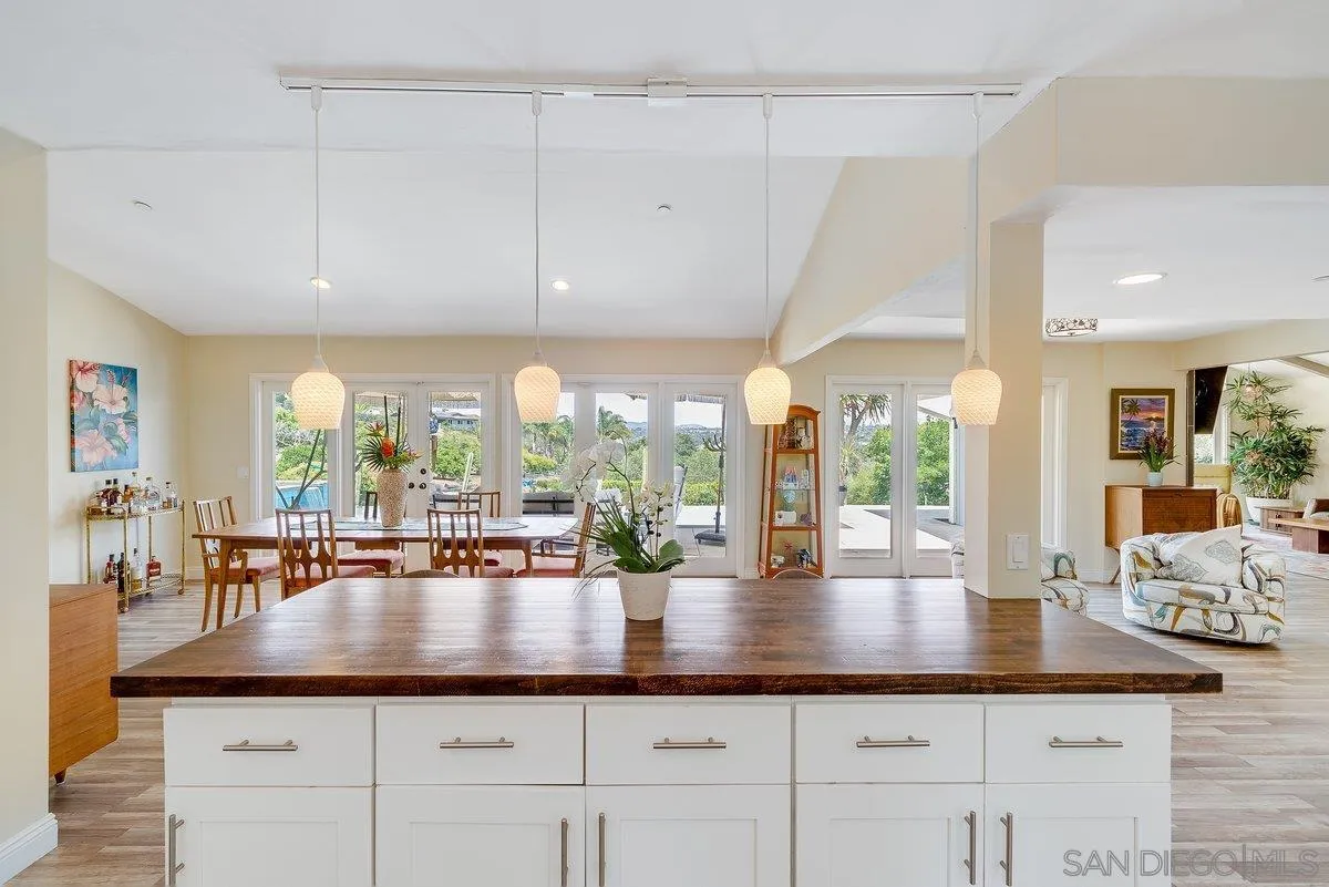 460 Rancho Camino