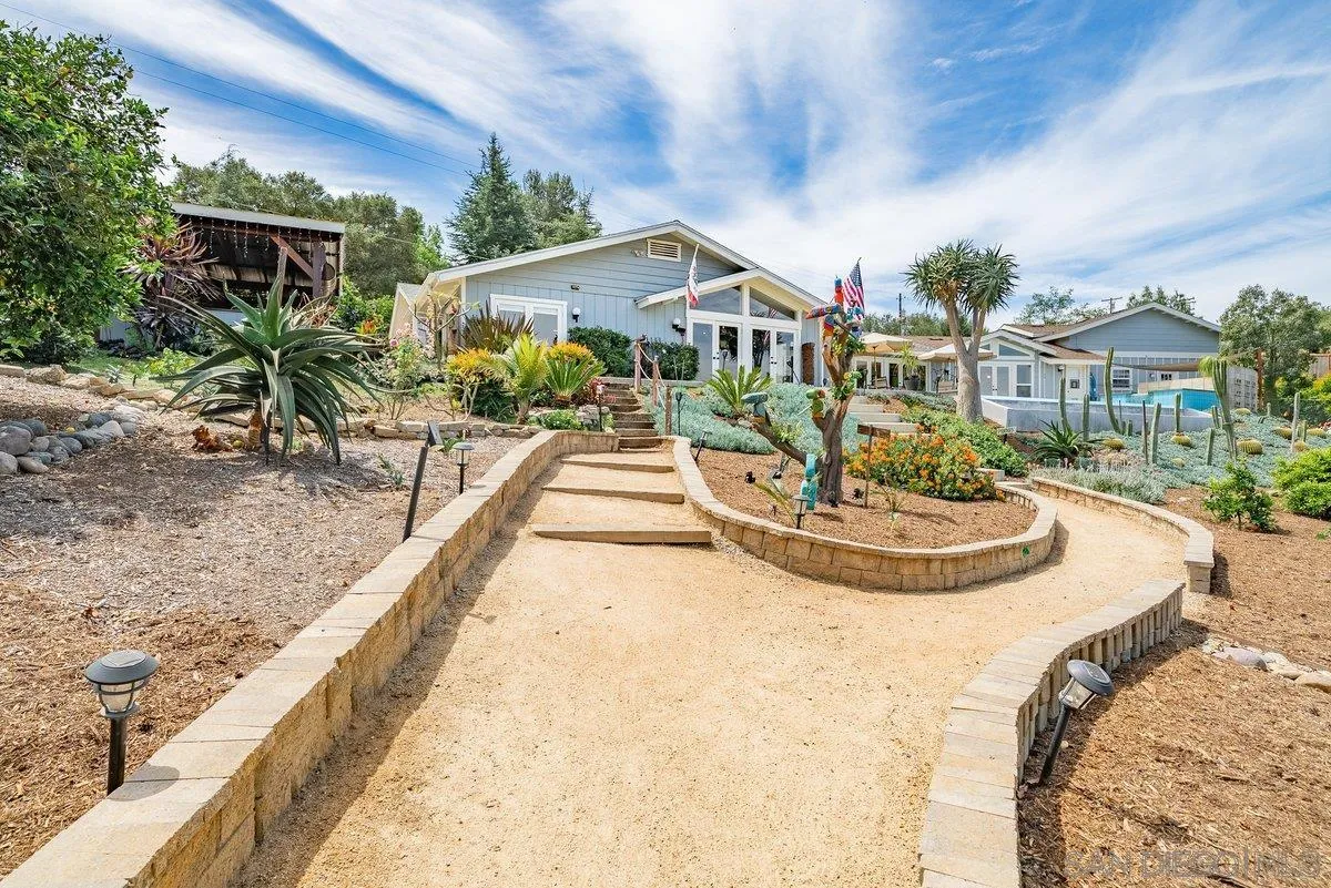 460 Rancho Camino