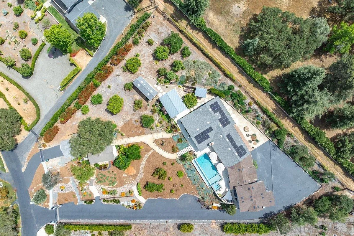 460 Rancho Camino
