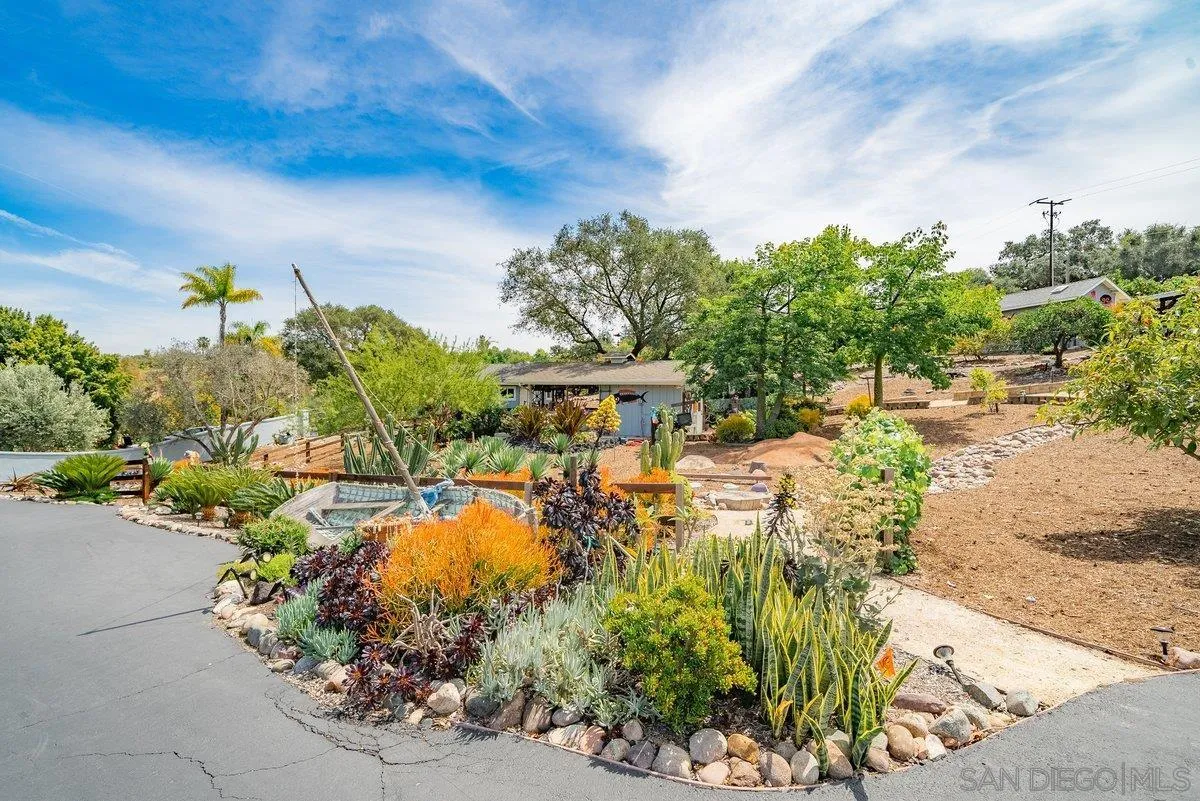 460 Rancho Camino