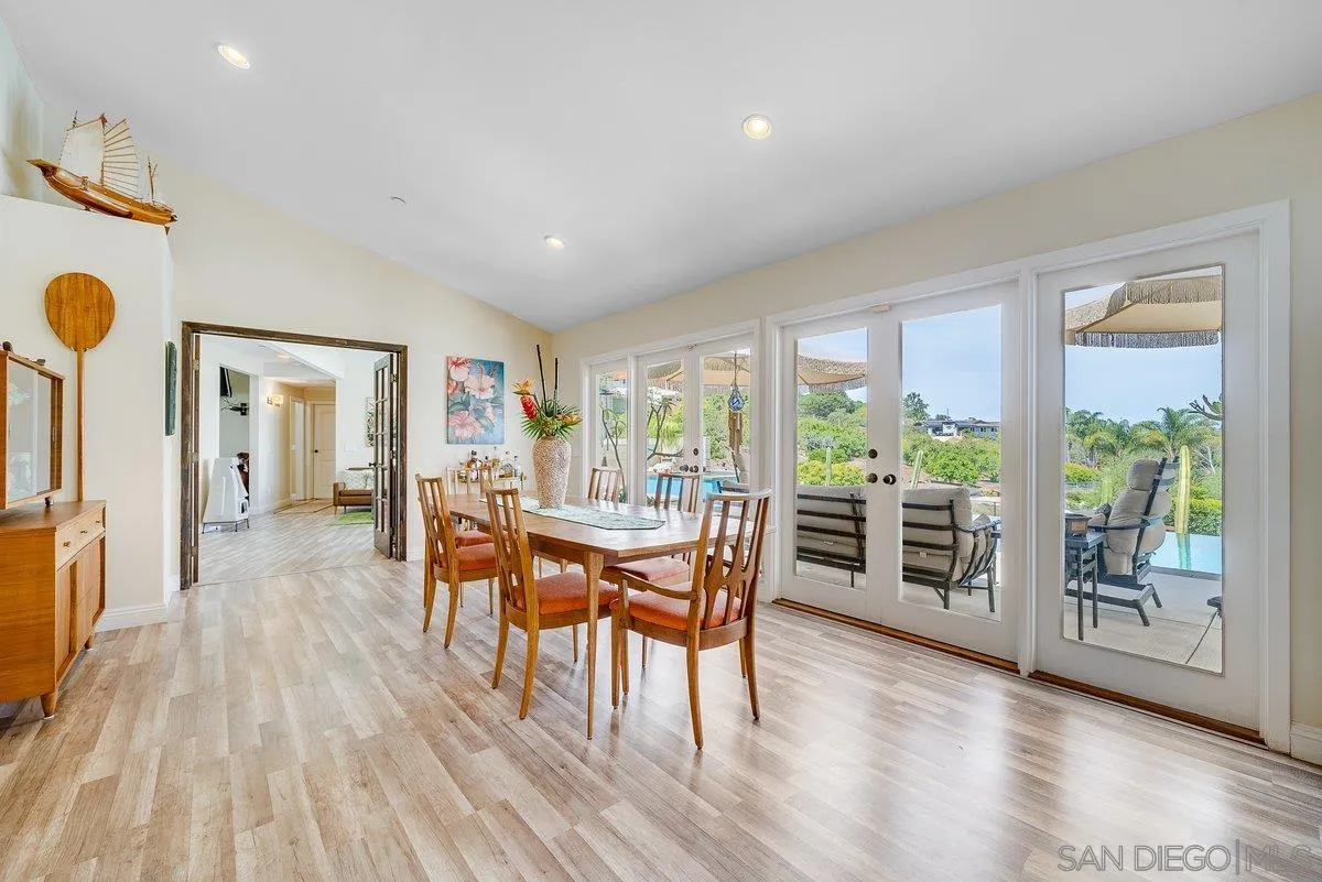 460 Rancho Camino