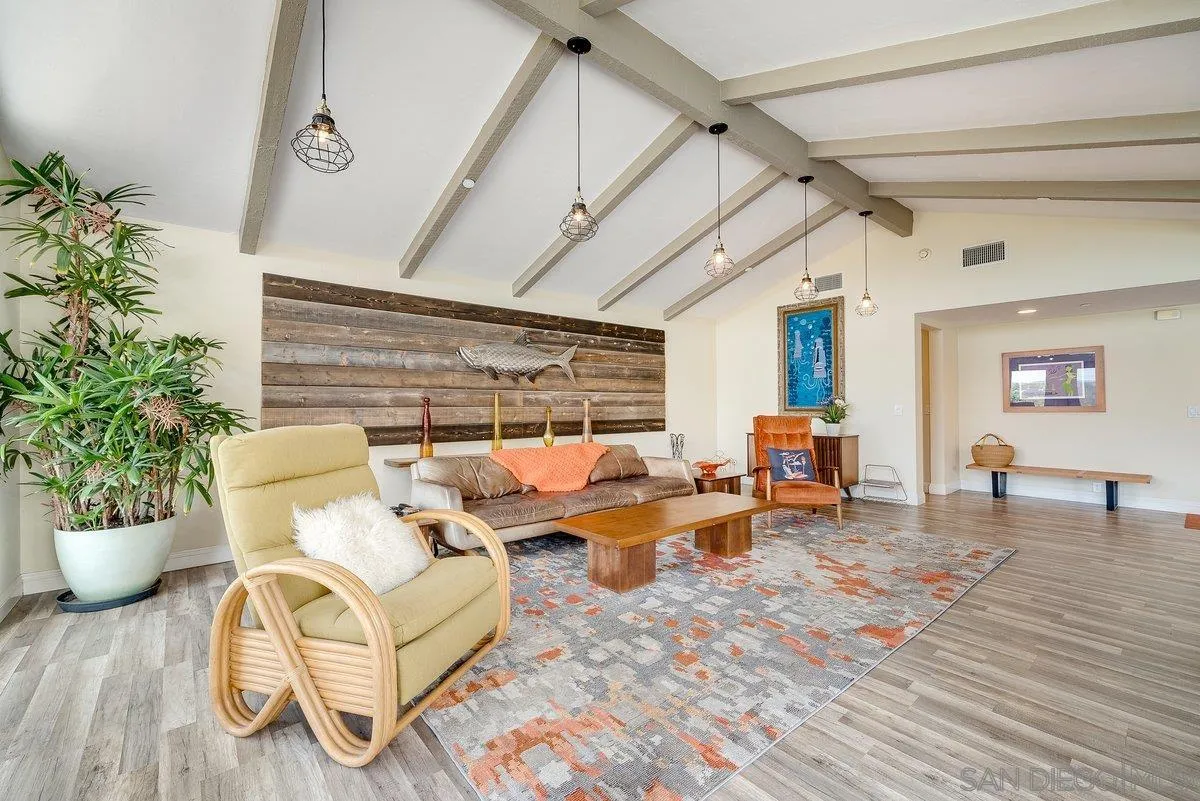 460 Rancho Camino