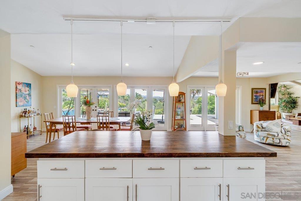 460 Rancho Camino